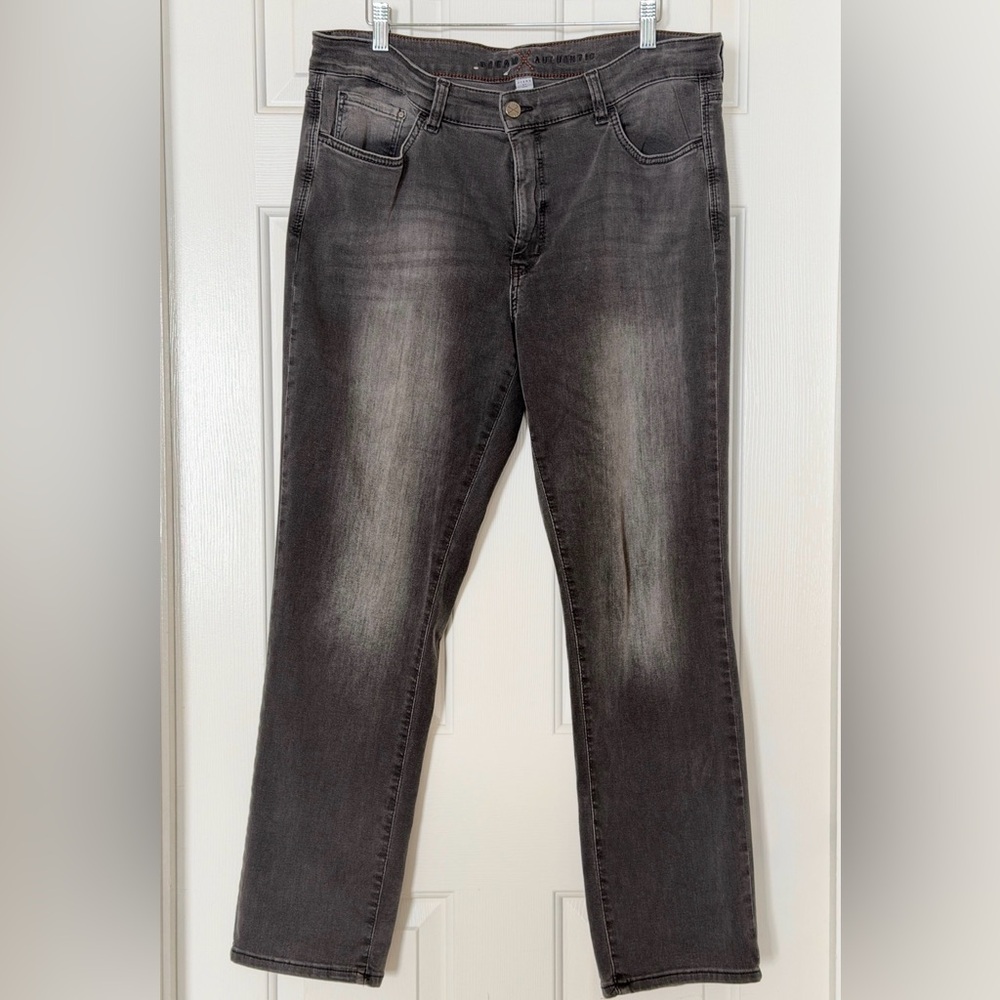 MAC Jeans Dream Authentic Women’s Gray Wash Straight leg. Size 14